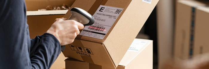 Envoyer un colis international pas cher : guide complet 2024